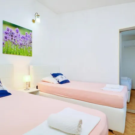 아파트 2 Bedroom Lovely In