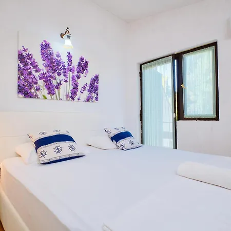 아파트 2 Bedroom Lovely In
