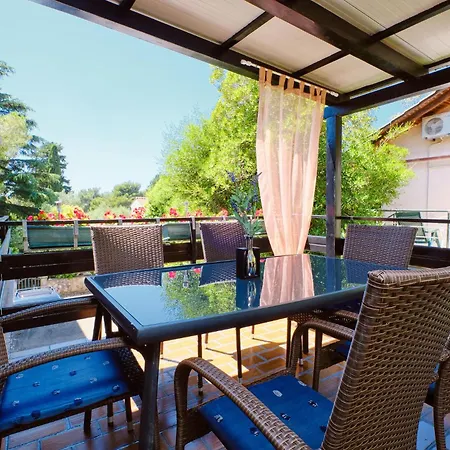 2 Bedroom Lovely In