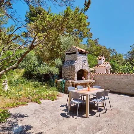 2 Bedroom Lovely In *