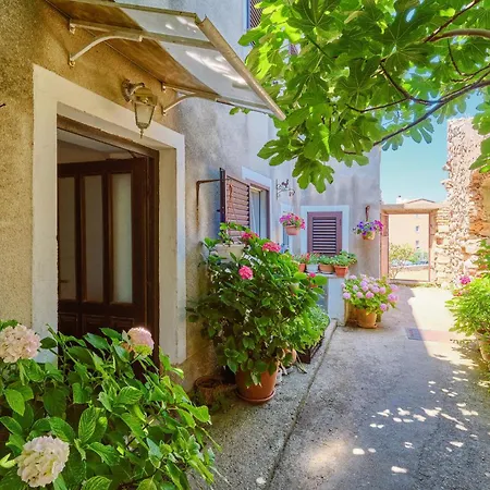 Appartamento Beautiful In Mali Lošinj