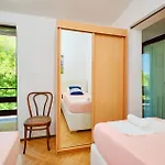 2 Bedroom Amazing In Appartement Mali Lošinj